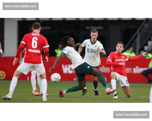 海伦芬主场迎战埃门 荷甲焦点对决走势前瞻解析与赛程阵容数据深度解读